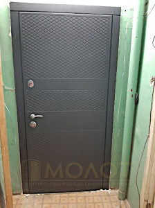 Двери входные в квартиру с внутренними скрытыми петлями, модель "Мира"